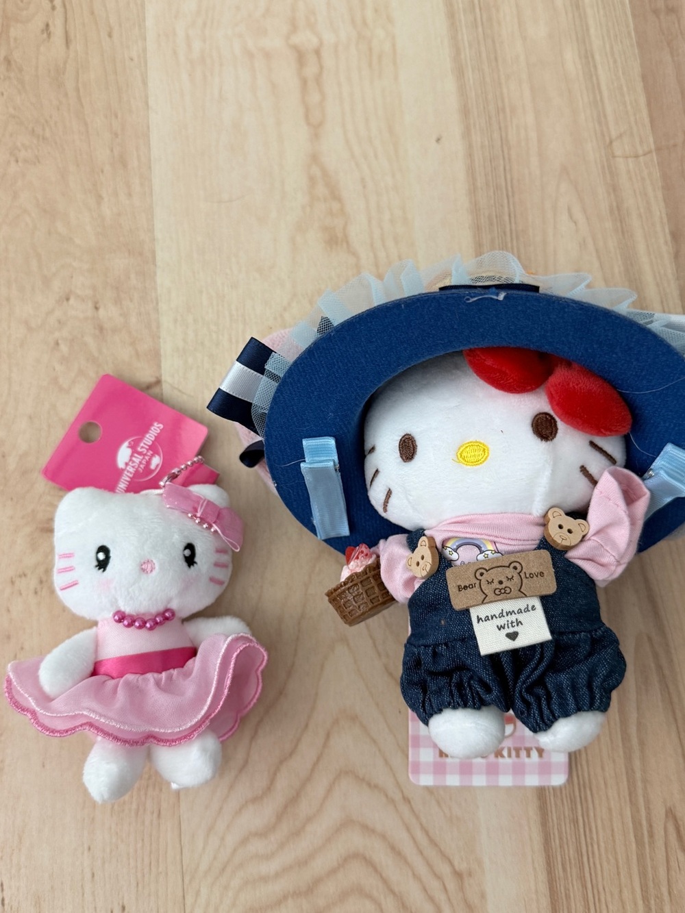 2x Hello Kitty Sheriff Rabbit, New